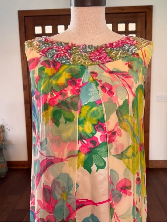 Vintage 1960s Mr. John Jr. Floral Dress with Beaded Neckline Size Small/Medium - Picture 6 of 13